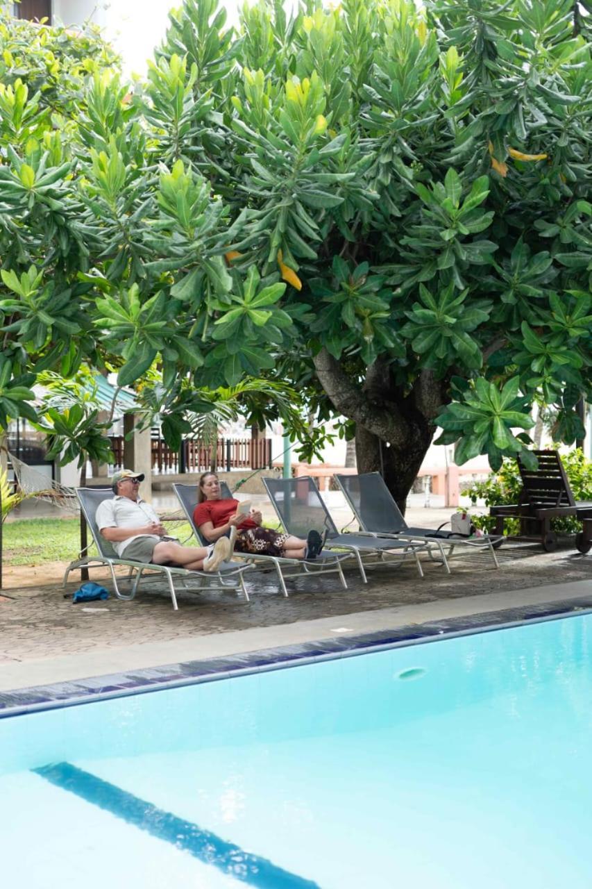 Topaz Beach Hotel Negombo Ngoại thất bức ảnh