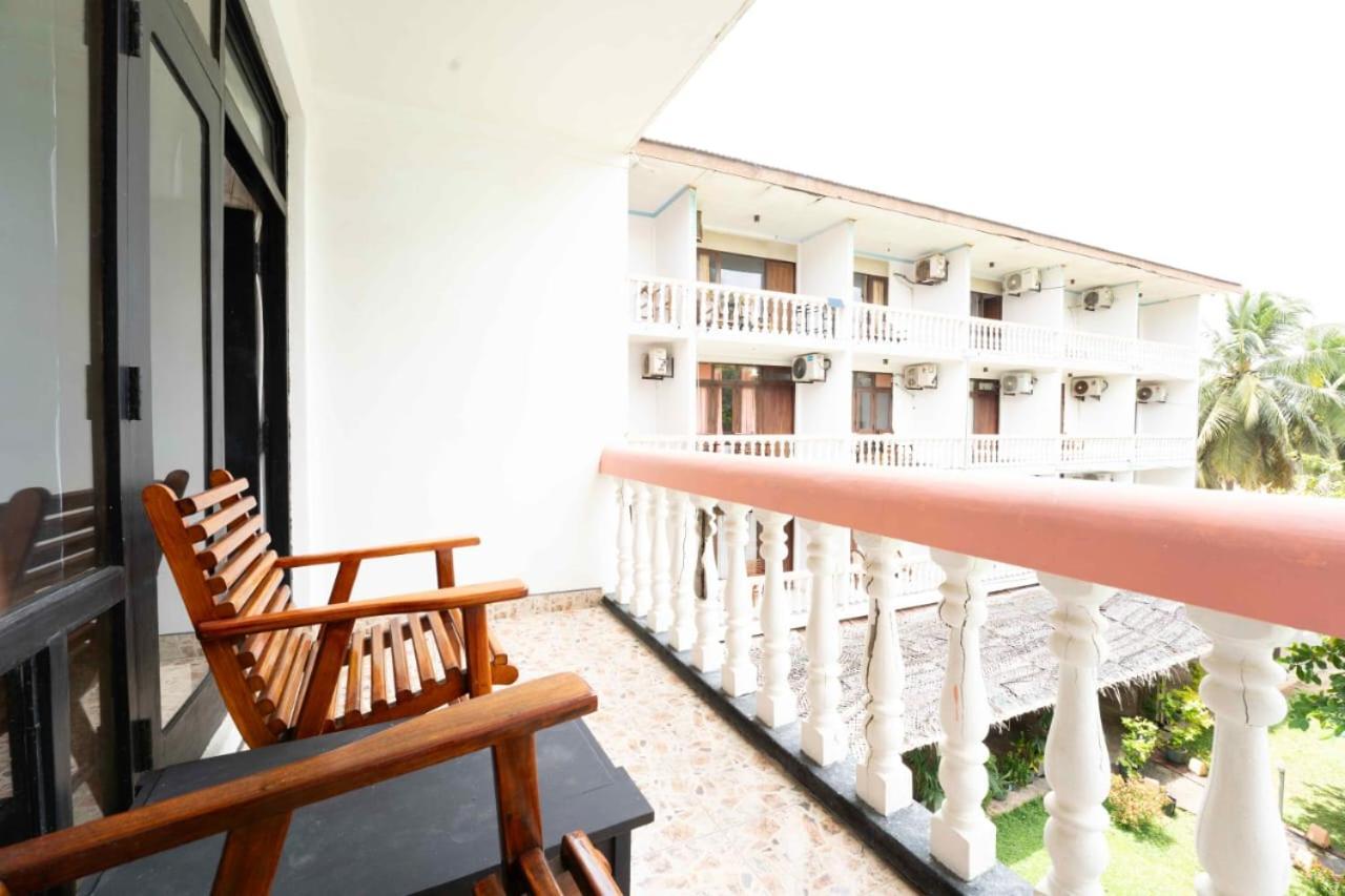 Topaz Beach Hotel Negombo Ngoại thất bức ảnh