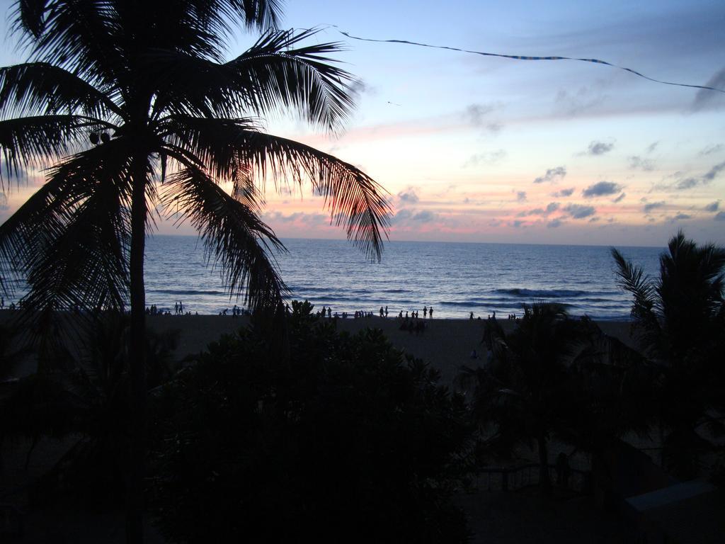 Topaz Beach Hotel Negombo Ngoại thất bức ảnh