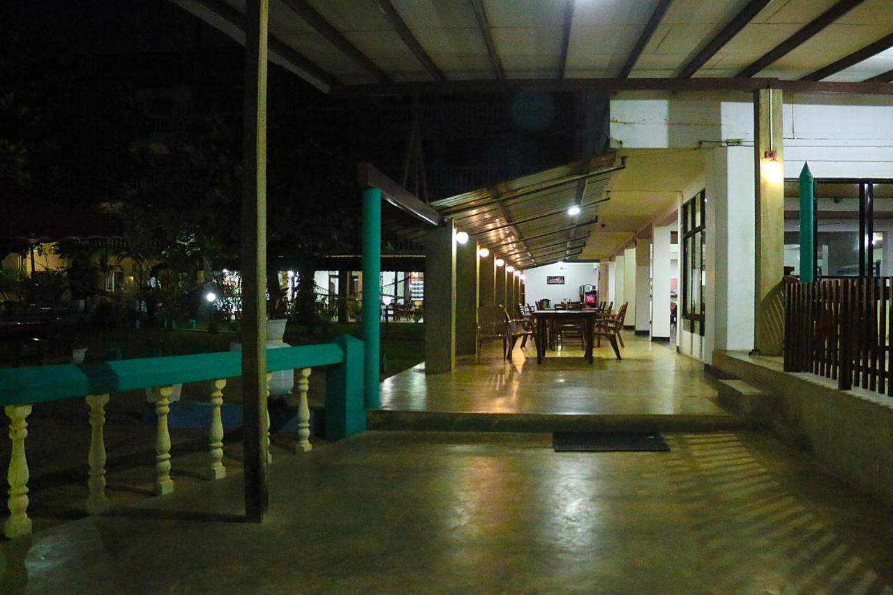 Topaz Beach Hotel Negombo Ngoại thất bức ảnh