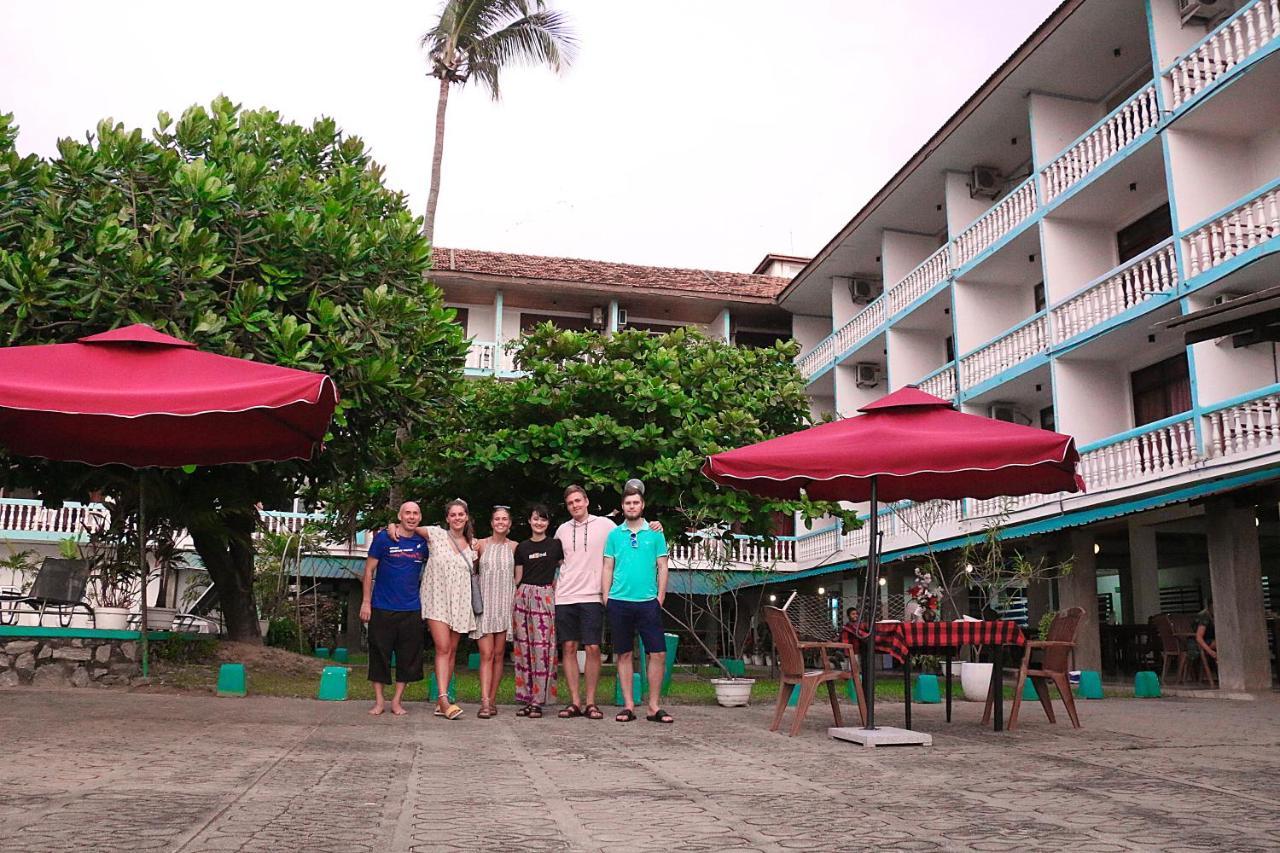 Topaz Beach Hotel Negombo Ngoại thất bức ảnh