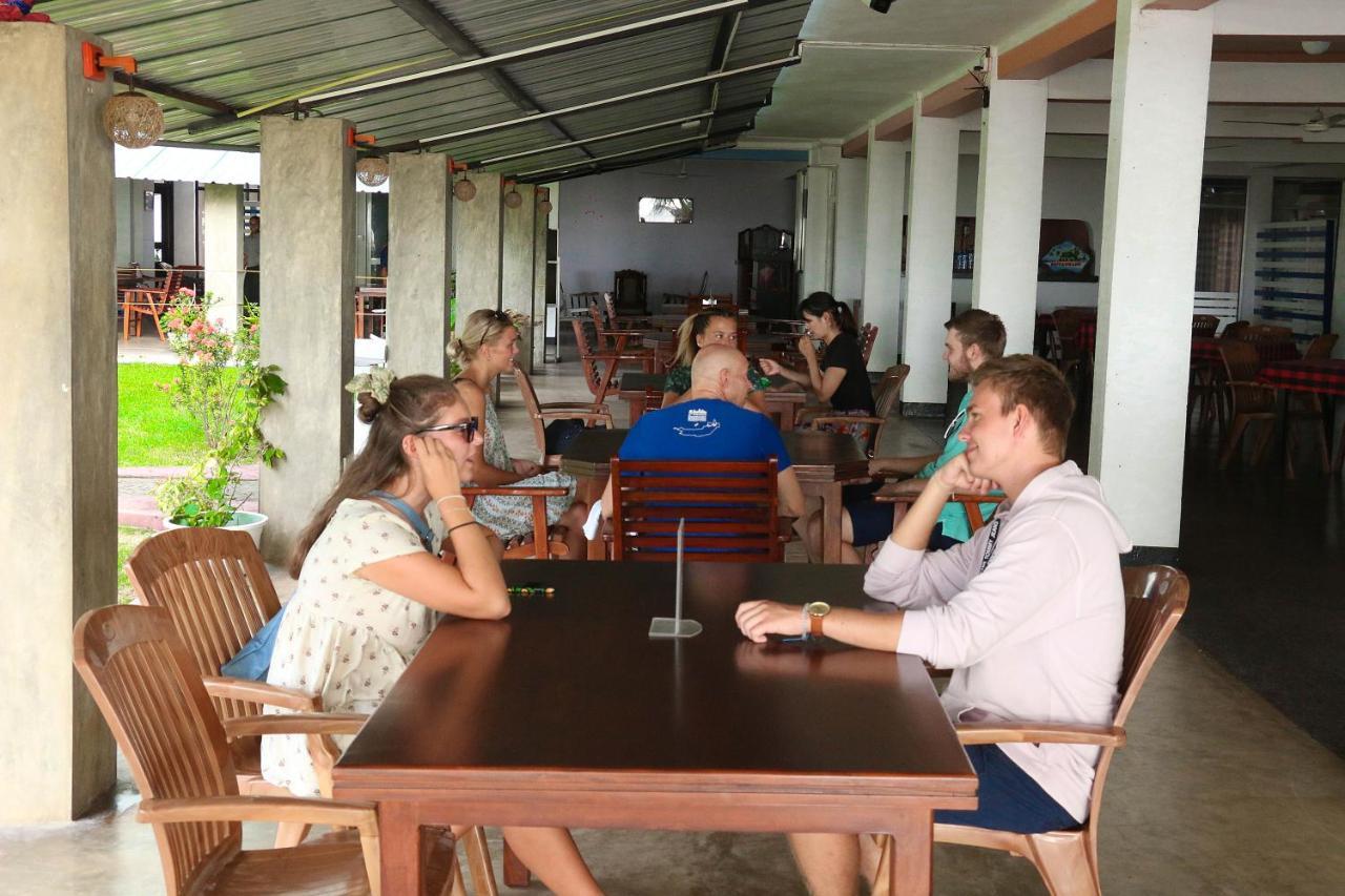 Topaz Beach Hotel Negombo Ngoại thất bức ảnh