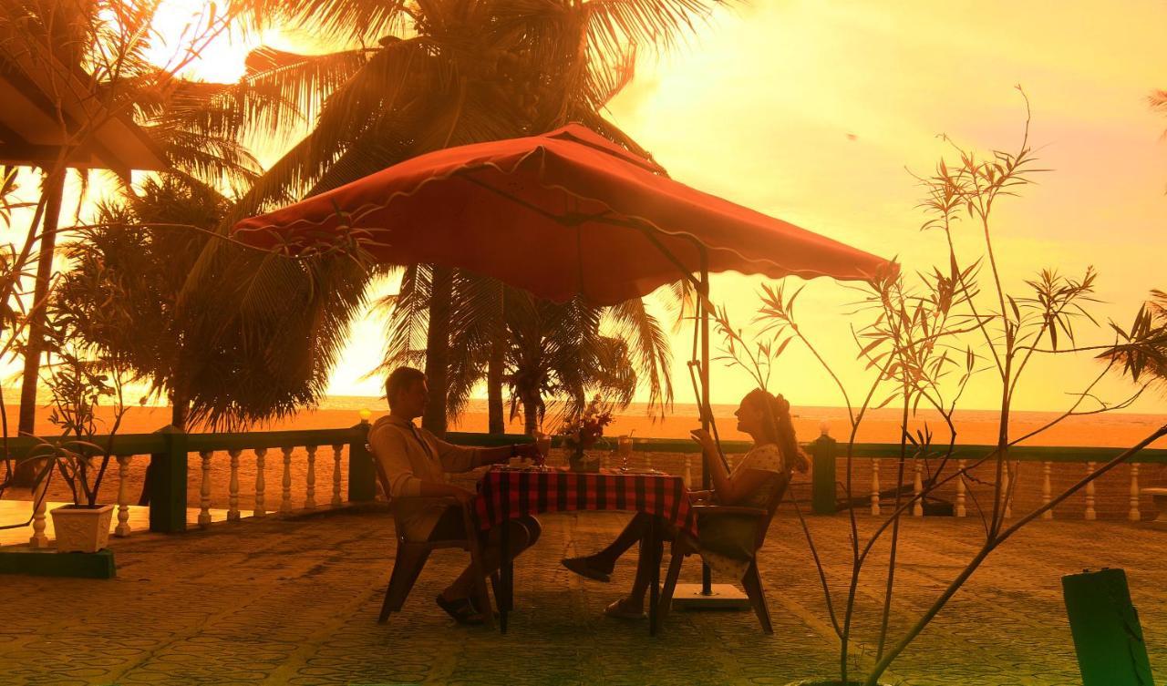Topaz Beach Hotel Negombo Ngoại thất bức ảnh