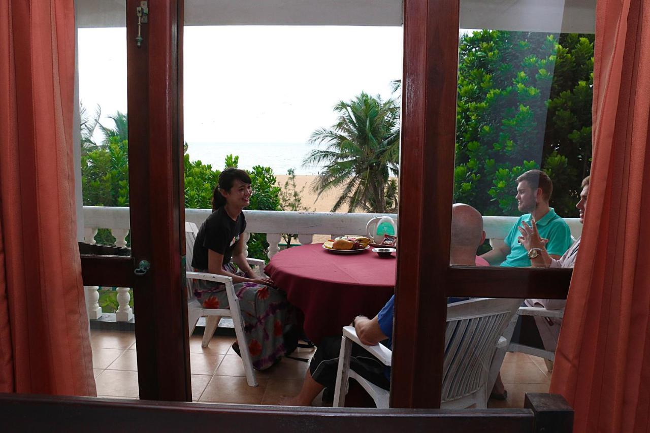 Topaz Beach Hotel Negombo Ngoại thất bức ảnh